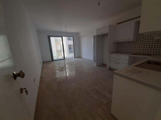 The location of the 2 + 1 apartment for sale in Çanakkale region is beautiful 2.the apartment, which is on the floor, is 85 square meters, The rear facade is ready for delivery with an elevator near the City mall shopping center. Price £45,000 ** 