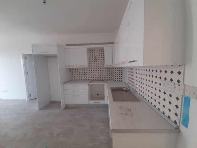 The location of the 2 + 1 apartment for sale in Çanakkale region is beautiful 2.the apartment, which is on the floor, is 85 square meters, The rear facade is ready for delivery with an elevator near the City mall shopping center. Price £45,000 ** 