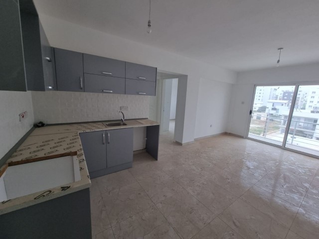 2+1 flat for sale within walking distance of Çanakkale city mall shopping mall 75 square meters 75,000 3rd floor flat with elevator is ready for delivery.