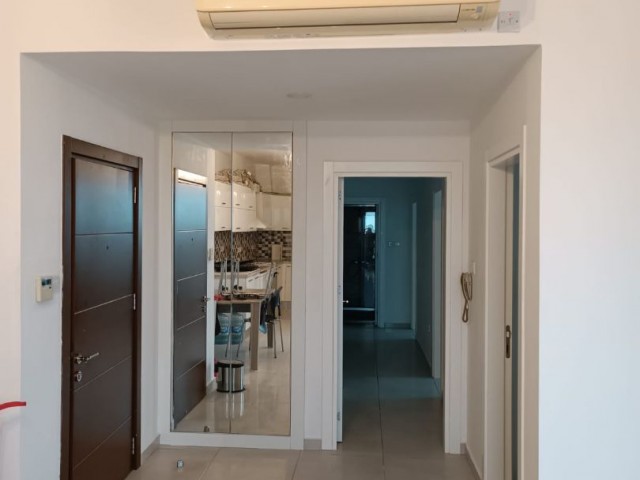 Famagusta city centre Sakarya 3+1 rent house 4.floor Full furniture 6 months payment per 650£ deposit and commission Full a.c in the room New apartman There are Jenarator elevator 05338315976