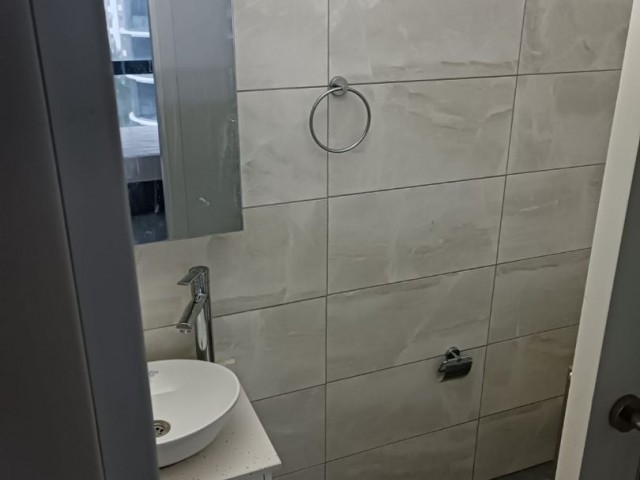 Famagusta city centre Sakarya 3+1 rent house 4.floor Full furniture 6 months payment per 650£ deposit and commission Full a.c in the room New apartman There are Jenarator elevator 05338315976