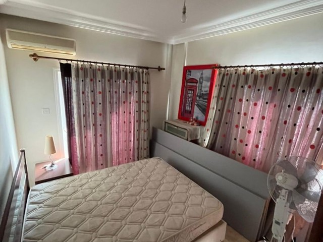 gülseren bölgesinde 4+2 satılık penthouse türk koçanlı full eşyalı 4.katta olan penthouse 100.000£ 260 metre kare 15 yıllık bina