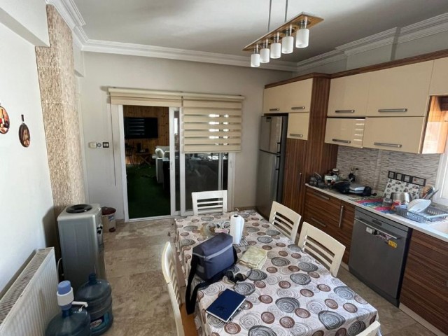 4+2 penthouse for sale in Gülseren, Turkish title fully furnished penthouse on the 4th floor 100,000£ 260 square meters 15 years old building