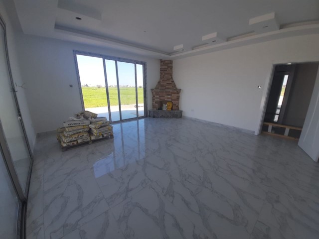 Ötükende mustakil villa 3+1 satılık 275.000£ EN GEC 2 AYA TESLIMDIR. 590 METREKARE 200 METREKARE EVIN OTURUMU  590m2 esdeger arsa, 200m² evin oturumu salon mutfak ayri 3 yatak odasi asagida 1 yatak odasida cati katinda kapali garaji havuz,jakuzi, barbeku,şomine ve saya sayamadigim bir cok ozelligi e