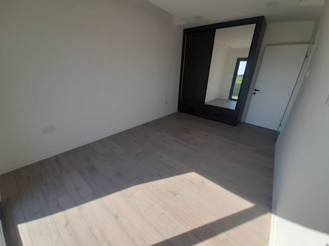 TRIPLEX ZU VERKAUFEN im Pier-Bereich; Triplex 3 Etagen 310 m2 Innenbereich Grill Dachterrasse (Meerblick) 3 Schlafzimmer Preise 440.000 stg