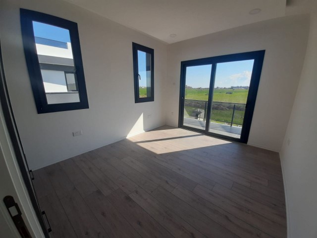 TRIPLEX ZU VERKAUFEN im Pier-Bereich; Triplex 3 Etagen 310 m2 Innenbereich Grill Dachterrasse (Meerblick) 3 Schlafzimmer Preise 440.000 stg