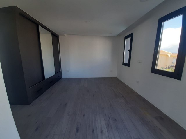 TRIPLEX ZU VERKAUFEN im Pier-Bereich; Triplex 3 Etagen 310 m2 Innenbereich Grill Dachterrasse (Meerblick) 3 Schlafzimmer Preise 440.000 stg