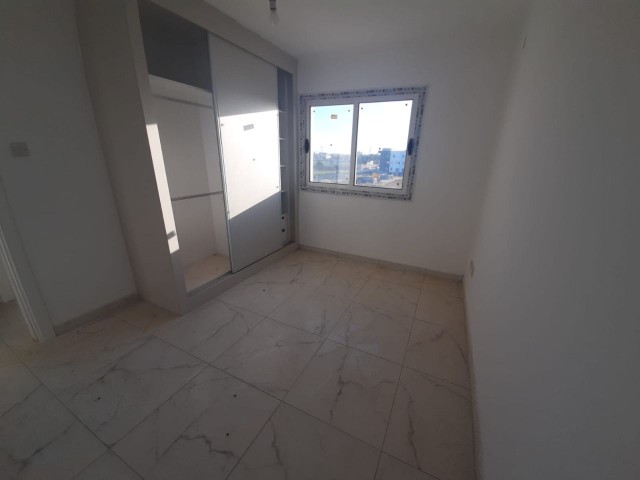 Canakkale 2 + 1 ohne Möbel Etage 3 ab 6000 tl 6 Miete 1 Kaution 1 Provision 70 m² Es gibt einen Aufzug es gibt einen Parkplatz.  Gebühren 400 tl x6 2400 tl 05338315976