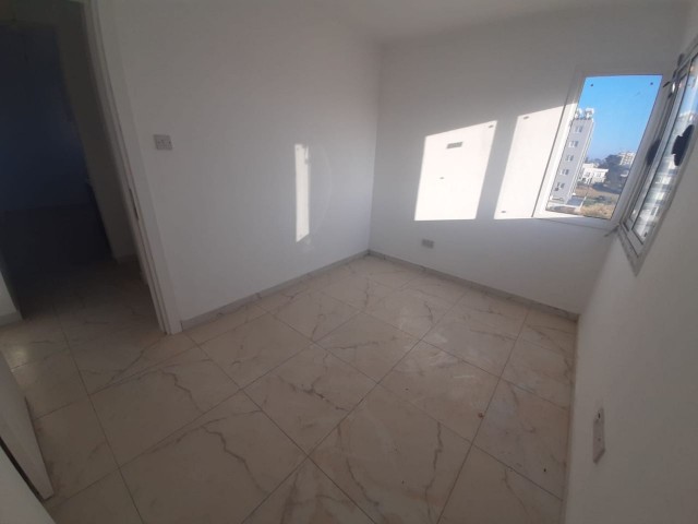 Canakkale 2 + 1 without furniture Floor 3 from 6000 tl 6 rent 1 deposit 1 commission 70 m² There is an elevator there is a car park.  Dues 400 tl x6 2400 tl 05338315976