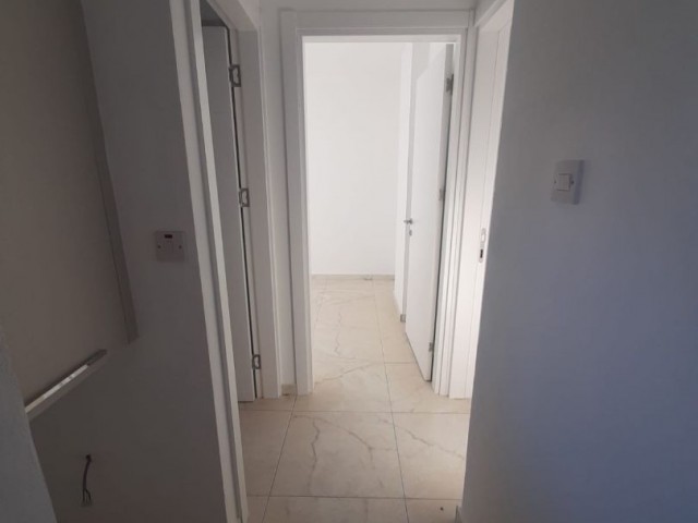 Canakkale 2 + 1 without furniture Floor 3 from 6000 tl 6 rent 1 deposit 1 commission 70 m² There is an elevator there is a car park.  Dues 400 tl x6 2400 tl 05338315976