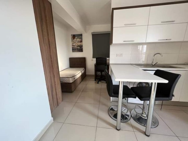 Emu'ya yakın stüdyo penthouse aylık 350$ 6 kira 1 depozito 1 komisyon Su ücretsiz Apartman aidatı ücretsiz 5. kat Asansör otopark 05338315976