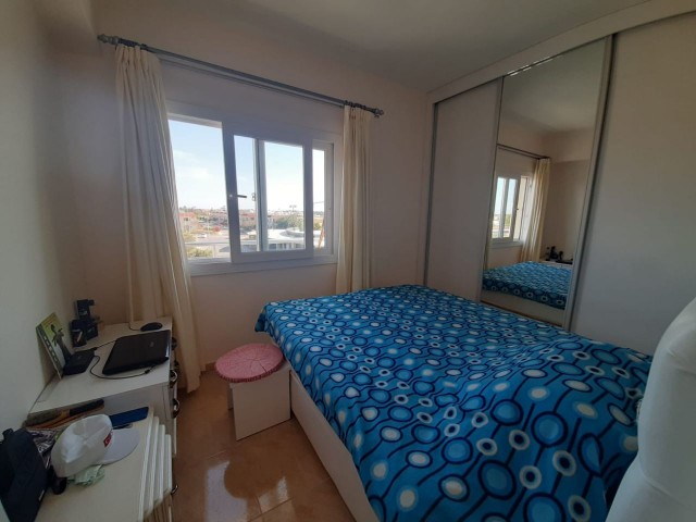 2+1 fully furnished flat for sale in a site with a pool in Yeniboğazi, 78,000 STG equivalent INVESTMENT OPPORTUNITY 80 SQUARE METERS ON THE 3RD FLOOR.