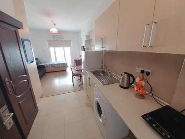 gulseren bölgesinde kiralık buyuk studıo reserve yapılabılır yıllık fıyat 3840$ depozıt 320$ komısyon 320$ TEMMUZ AYINDA MUSAITTIR RESERVASYON ALABILIRIM.