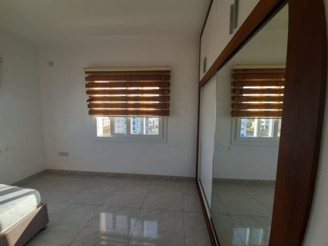 Canakkale 2+1 flat for rent on the 4th floor 8500 TL for annual payment only Dues 2500 TL per year 1 deposit 8500 TL 1 commission 8500 TL 05338315976