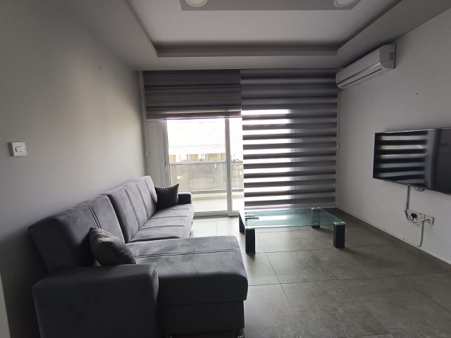 Magusa merkezde karakol bolgesınde 2+1 kiralık eşyalı daire aylık 500$ dan 6 ay yada senelık odemelı eşyalı sineklik var klimalı asansorlu  aylık 350 tl aıdat parası vardır. 2 depozit ve 1 komısyon