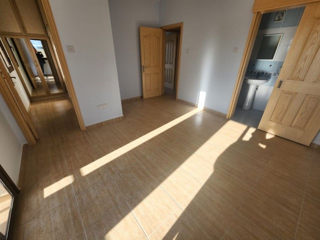 Penthouse zum Verkauf mit Meerblick in der Gegend von Famagusta Karakol, 180.000 £, 275 m2 gleichwertiger Ehemann