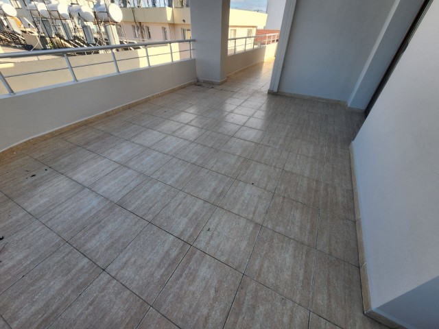 ZU VERKAUFEN 3+1 PENTHOUSE 275 M2