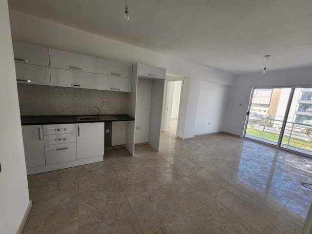 Investment opportunity RIGHT AT THE BOTTOM OF CITY MALL in Çanakkale region. 75 square meters flat o