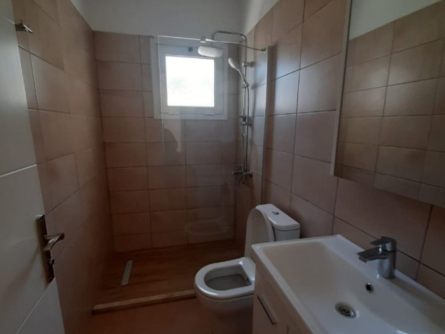 FLAT FOR RENT IN SAKARYA 2+1 350 STERLING FOR 6 RENT, 1 DEPOSIT, 1 COMMISSION AID, 6 MONTHS IN CASH PAYMENT FROM 300 TL. A 4-STOREY BUILDING ON THE 3rd FLOOR.