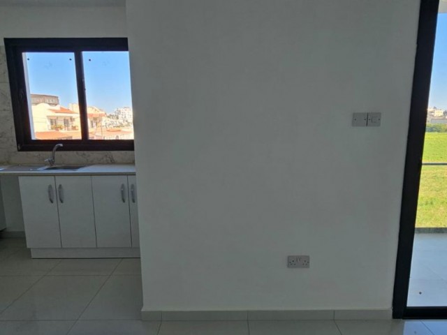 Çanakkale 3+1 Wohnung zum Verkauf, entspricht 122 m2, 2 WC, großer Balkon, geeignet für Familienleben mit hohen Mieteinnahmen. 05338315976