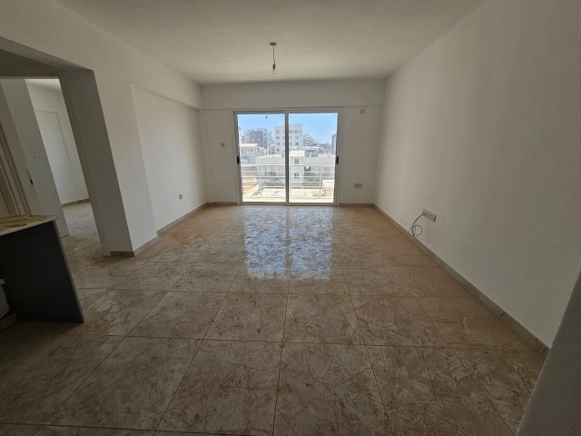 2+1 UNFURNISHED FLAT FOR RENT IN Famagusta Canakkale region, RIGHT AT THE BOTTOM OF CITY MALL RENT PAYMENT PLAN 6 MONTHS PAYMENT WITH 6 MONTHS PAYMENT AID 3RD FLOOR IS FOR RENT UNFURNISHED. THE 75 SQUARE METER HOUSE HAS AN ELEVATOR AND PARKING PLACE. 05338315976