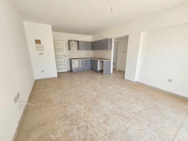 2+1 UNFURNISHED FLAT FOR RENT IN Famagusta Canakkale region, RIGHT AT THE BOTTOM OF CITY MALL RENT PAYMENT PLAN 6 MONTHS PAYMENT WITH 6 MONTHS PAYMENT AID 3RD FLOOR IS FOR RENT UNFURNISHED. THE 75 SQUARE METER HOUSE HAS AN ELEVATOR AND PARKING PLACE. 05338315976