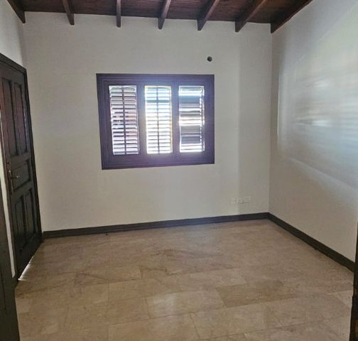 Duplex-Villa zu vermieten im Dorf Famagusta Tuzla unmöbliert 4+1 6 Mieten ab 500 STG + 1 Kaution + 1 Provision