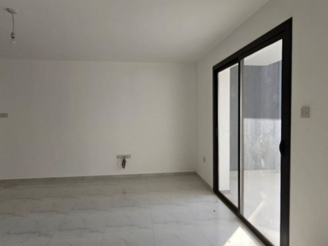 آپارتمان 3+1 برای فروش در منطقه ماگوسا چاناکاله; طبقه همکف تحویل فوری 122 متر مربع معادل کوچان این فرصت را نمی توان نزدیک به منطقه سبز سیتی مال احاطه شده از دست داد (مالک)