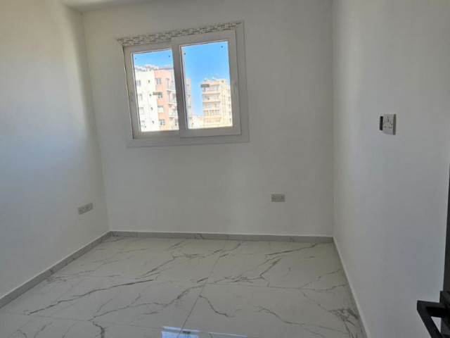 In Çanakkale region, 3+1 flats for sale immediately, 120,000 stg, 105 square meters, 5 units left. The transformer is a gift from us. The building is a 5-storey building. There is elevator parking. 05338315976