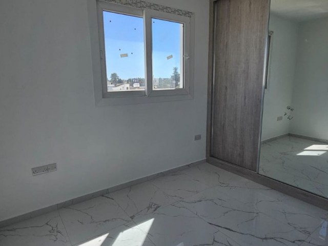 In Çanakkale region, 3+1 flats for sale immediately, 120,000 stg, 105 square meters, 5 units left. The transformer is a gift from us. The building is a 5-storey building. There is elevator parking. 05338315976