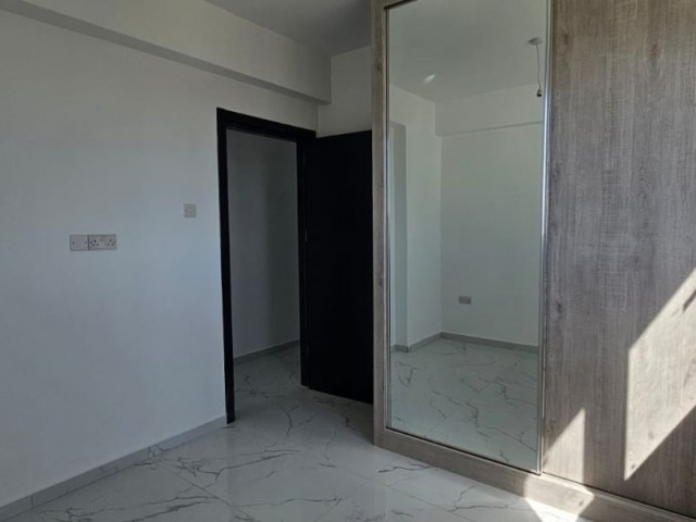 In Çanakkale region, 3+1 flats for sale immediately, 120,000 stg, 105 square meters, 5 units left. The transformer is a gift from us. The building is a 5-storey building. There is elevator parking. 05338315976