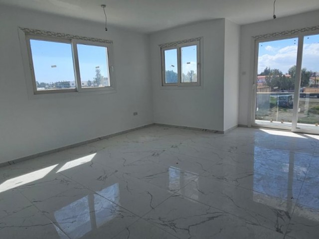 In Çanakkale region, 3+1 flats for sale immediately, 110,000 stg, 105 square meters, 5 units left. The transformer is a gift from us. The building is a 5-storey building. There is elevator parking. 05338315976