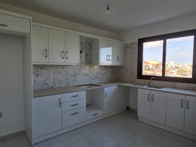 3+1 Wohnung zum Verkauf in der Region Çanakkale, 122 Quadratmeter, 115.000 STG entsprechende Briefmarke, 3-stöckiges Gebäude im 1. Stock, 2 WC, 1 Badezimmer