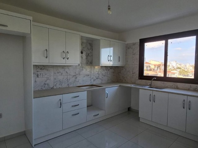 3+1 flat for sale in Çanakkale region, 122 square meters, 115,000 stg equivalent, 1st floor, 3-storey building, 2 wc, 1 bathroom