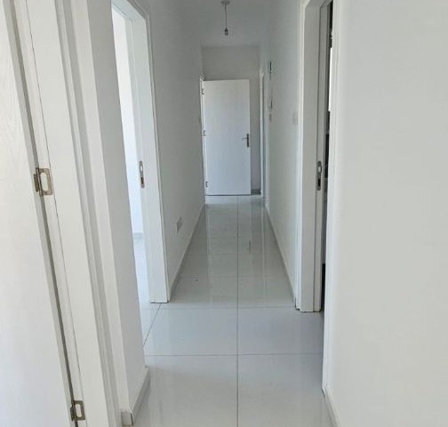 3+1 flat for sale in Çanakkale region, 122 square meters, 115,000 stg equivalent, 1st floor, 3-storey building, 2 wc, 1 bathroom