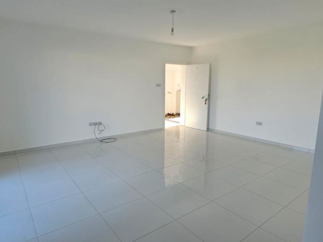 3+1 flat for sale in Çanakkale region, 122 square meters, 115,000 stg equivalent, 1st floor, 3-storey building, 2 wc, 1 bathroom