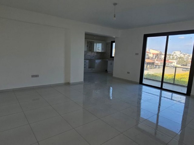 3+1 flat for sale in Çanakkale region, 122 square meters, 115,000 stg equivalent, 1st floor, 3-storey building, 2 wc, 1 bathroom