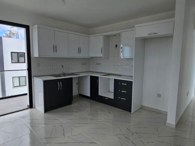 New flat for rent in Çanakkale region, 2+1 penthouse, unfurnished flat for rent, 6 rents + 1 deposit + 1 commission, 350 TL, 6 months' deposit, 300 TL. building without elevator