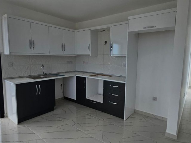 New flat for rent in Çanakkale region, 2+1 penthouse, unfurnished flat for rent, 6 rents + 1 deposit + 1 commission, 350 TL, 6 months' deposit, 300 TL. building without elevator