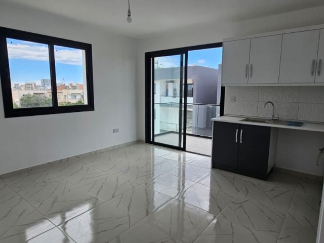 New flat for rent in Çanakkale region, 2+1 penthouse, unfurnished flat for rent, 6 rents + 1 deposit + 1 commission, 350 TL, 6 months' deposit, 300 TL. building without elevator