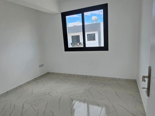 New flat for rent in Çanakkale region, 2+1 penthouse, unfurnished flat for rent, 6 rents + 1 deposit + 1 commission, 350 TL, 6 months' deposit, 300 TL. building without elevator