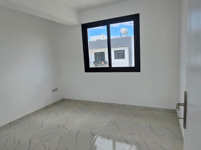 New flat for rent in Çanakkale region, 2+1 penthouse, unfurnished flat for rent, 6 rents + 1 deposit + 1 commission, 350 TL, 6 months' deposit, 300 TL. building without elevator