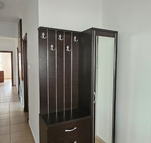 A furnished 3+1 flat for rent in the Karakol area is for rent to families and students. I am the only authorized person. Annual payment. Flat on the 3rd floor is 137 square meters.