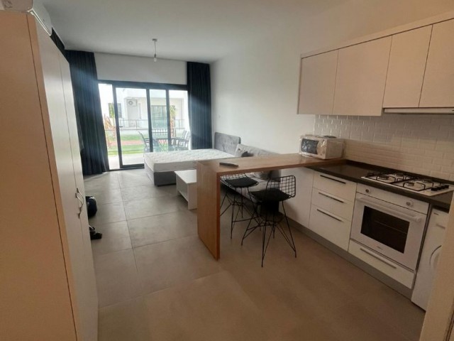 1+0 studio is for rent at Cesar resort. Annual deposit of 400 stg, 400 stg commission, 400 stg dues are added to the rent. There is no dues payment, it is fully furnished for rent on the ground floor.