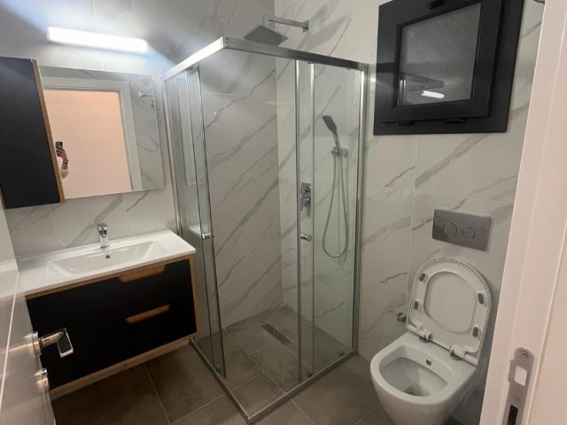 Cesar resortta kiralık 1+0 studio kiralıktır 400 stg den senelik ödemeli depozıt 400 stg komisyon 400 stg aidat kiraya eklenmıstır.aidat ödemesi yoktur zemin katta full eşyalı kiralıktır.