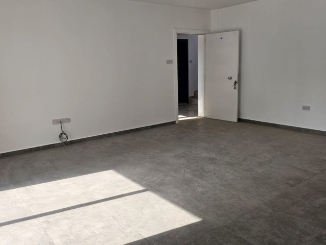 Çanakkale bölgesinde 3+1 satılık daire zemin katta 122 m2 115,000 stg 3 katlı bina eşdeger koçan 2 wc 1 banyo