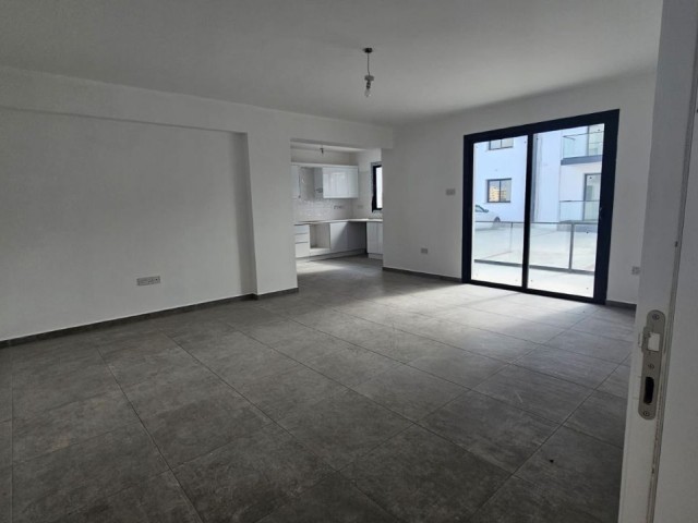 3+1 flat for sale in Çanakkale region, ground floor 122 m2 115,000 stg 3-storey building equivalent 2 wc 1 bathroom