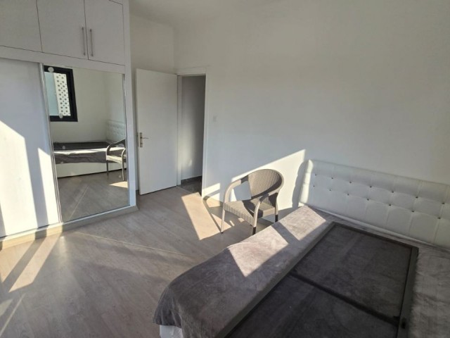 Mağusa çanakkale bölgesinde 2+1 ful eşyalı daire  80 m2 geniş balkon 1. Kat asansörlü yeni apartman trafosu ödenmiştir.  75,000 stg