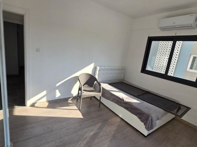 Mağusa çanakkale bölgesinde 2+1 ful eşyalı daire  80 m2 geniş balkon 1. Kat asansörlü yeni apartman trafosu ödenmiştir.  75,000 stg