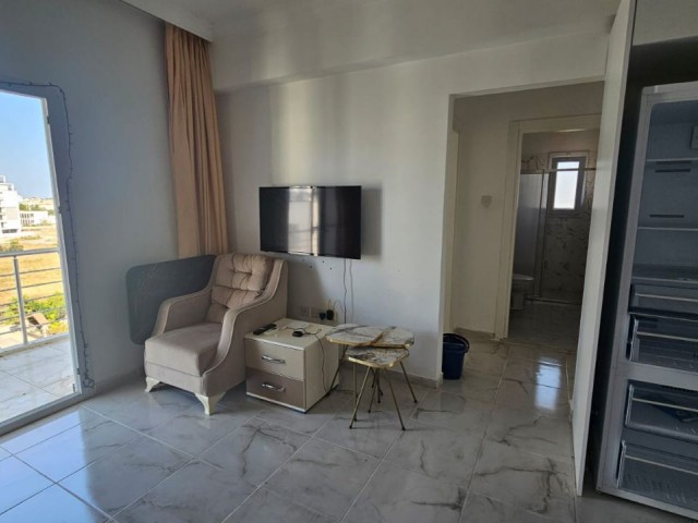 2+1 furnished flat for rent in Çanakkale region, 500 dollars, 6 months payment. Deposit 500 dollars Commission 500 dollars Dues 200 TL x6 There is a dues fee of 1800 TL. 4th floor 